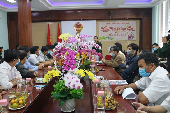 Gia đình Thượng tướng Trần Quang Phương trao tặng 347 suất quà Tết cho các hoàn cảnh khó khăn của thị xã Đức Phổ