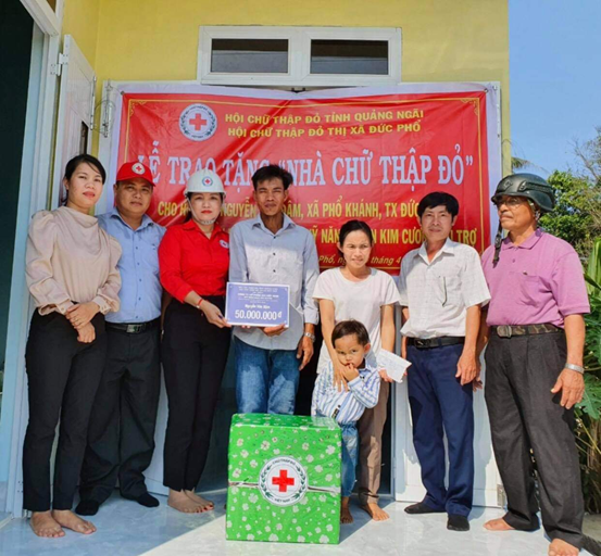 Bàn giao 02 ngôi nhà Chữ thập đỏ cho hộ nghèo phường Phổ Minh và xã Phổ Khánh