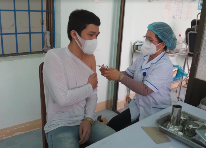 Thị xã Đức Phổ tổ chức tiêm vắc xin phòng Covid-19 cho học sinh