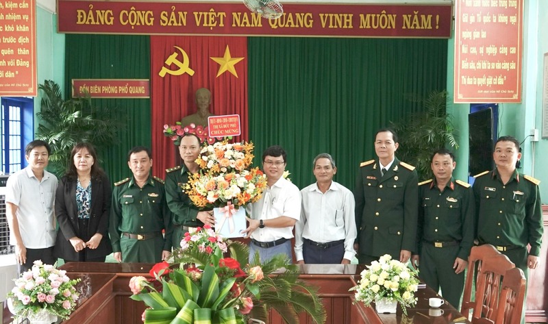 Thị xã Đức Phổ thăm các đơn vị vũ trang nhân kỉ niệm 79 năm Ngày thành lập Quân đội nhân dân Việt Nam