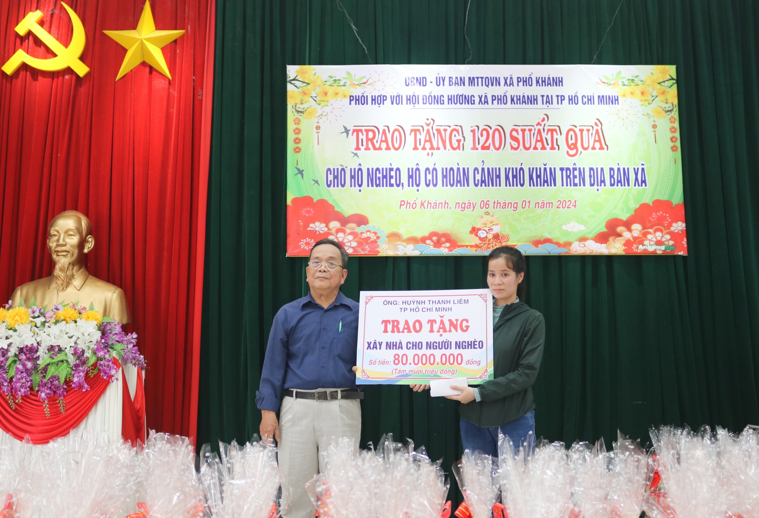 Trao tặng 120 suất quà cho hộ nghèo xã Phổ Khánh