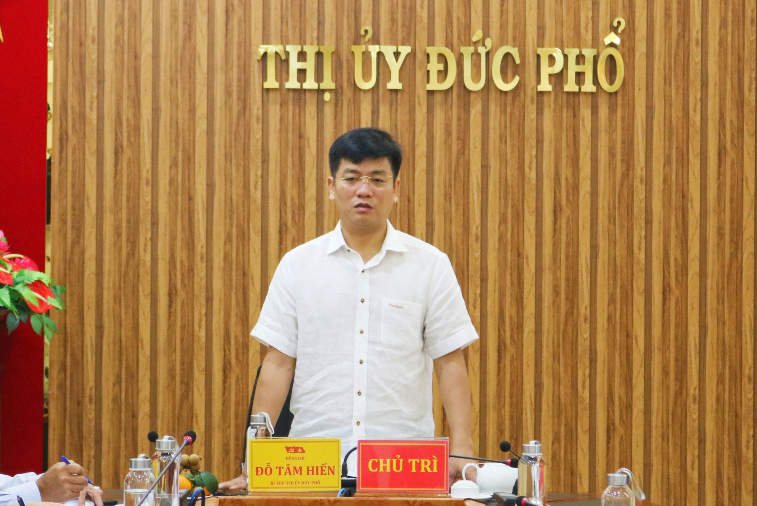 Thường trực Thị ủy trực báo với Ủy ban MTTQ Việt Nam thị xã và các tổ chức chính trị - xã hội thị xã