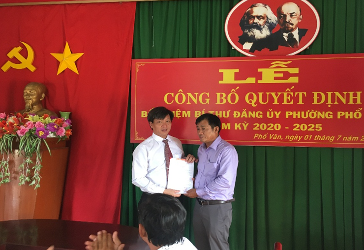 Công bố Quyết định điều động, chỉ định Bí thư Đảng ủy phường Phổ Văn, nhiệm kỳ 2020-2025