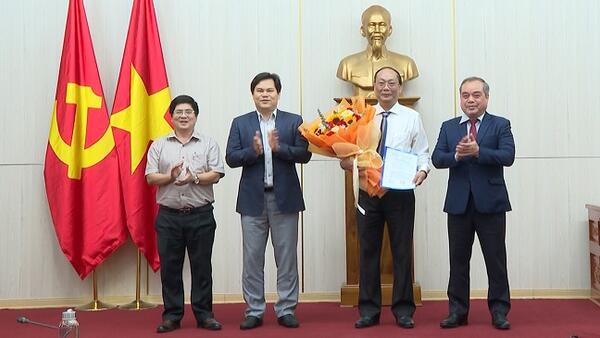 Công bố và trao quyết định bổ nhiệm Chánh Văn phòng UBND tỉnh và Phó Giám đốc Sở Kế hoạch và Đầu tư
