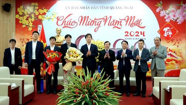 Chủ tịch UBND tỉnh Đặng Văn Minh tiếp đại diện Công ty Doosan Vina thăm, chúc Tết lãnh đạo tỉnh
