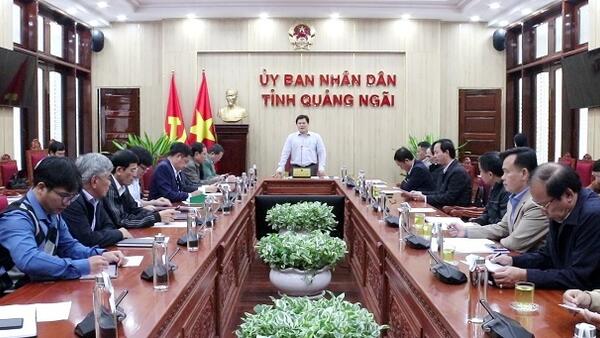 UBND tỉnh họp nghe báo cáo công tác xử lý rác thải sinh hoạt và đảm bảo cung cấp điện trước, trong và sau Tết Nguyên đán Giáp Thìn