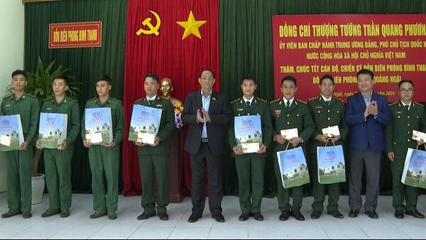 Phó Chủ tịch Quốc hội Trần Phương thăm, tặng quà và chúc Tết tại Quảng Ngãi