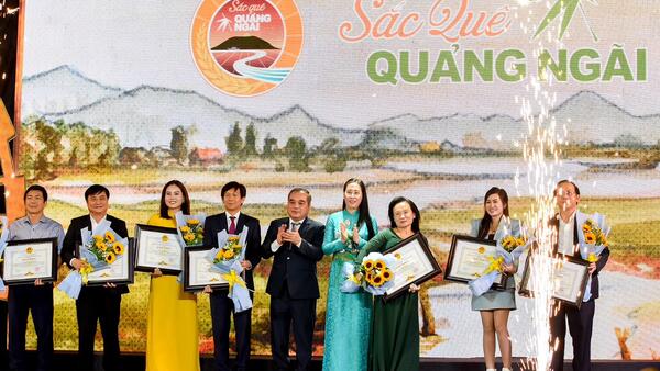 Lãnh đạo tỉnh dự khai mạc Chương trình “ Sắc quê Quảng Ngãi” tại TP. Hồ Chí Minh