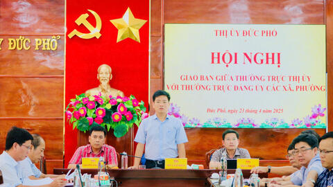 Thường trực Thị ủy Đức Phổ họp giao ban với Thường trực Đảng ủy các xã, phường