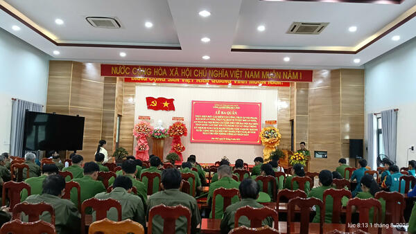 CÔNG AN PHƯỜNG ĐỨC PHỔ  TỔ CHỨC LỄ RA QUÂN TẤN CÔNG, TRẤN ÁP TỘI PHẠM