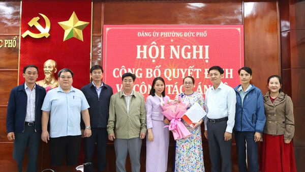 ĐẢNG ỦY PHƯỜNG ĐỨC PHỔ TỔ CHỨC HỘI NGHỊ CÔNG BỐ QUYẾT ĐỊNH VỀ CÔNG TÁC CÁN BỘ
