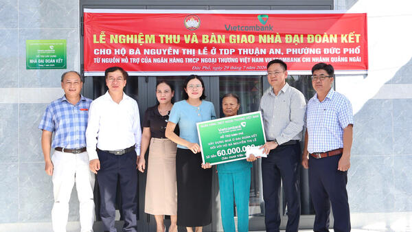 ỦY BAN MTTQ VIỆT NAM PHƯỜNG ĐỨC PHỔ TỔ CHỨC NGHIỆM THU VÀ BÀN GIAO NHÀ Ở ĐẠI ĐOÀN KẾT CHO HỘ CẬN NGHÈO