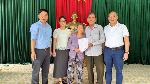 UBND PHƯỜNG ĐỨC PHỔ TỔ CHỨC ĐĂNG KÝ KẾT HÔN, ĐĂNG KÝ KHAI SINH LƯU ĐỘNG TẠI TỔ DÂN PHỐ THUẬN AN
