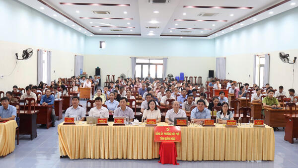 PHƯỜNG ĐỨC PHỔ THAM DỰ HỘI NGHỊ TOÀN QUỐC NGHIÊN CỨU, HỌC TẬP, QUÁN TRIỆT NGHỊ QUYẾT HỘI NGHỊ LẦN THỨ TƯ BAN CHẤP HÀNH TRUNG ƯƠNG ĐẢNG KHÓA XIV