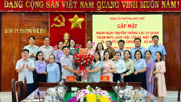 ĐẢNG ỦY PHƯỜNG ĐỨC PHỔ CHÚC MỪNG NGÀY TRUYỀN THỐNG CÁC CƠ QUAN THAM MƯU, GIÚP VIỆC ĐẢNG ỦY, MẶT TRẬN VÀ CÁC TỔ CHỨC CHÍNH TRỊ - XÃ HỘI