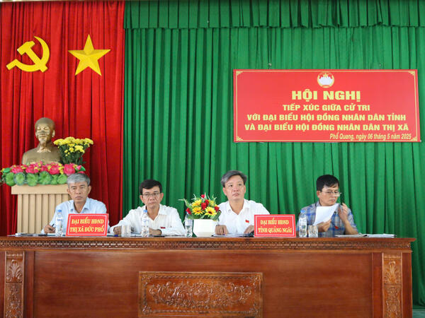 Đại biểu HĐND 2 cấp tỉnh và thị xã tiếp xúc cử tri tại thị xã Đức Phổ