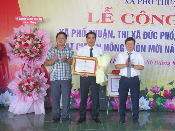 Phổ Thuận đón nhận bằng công nhận xã đạt chuẩn nông thôn mới nâng cao